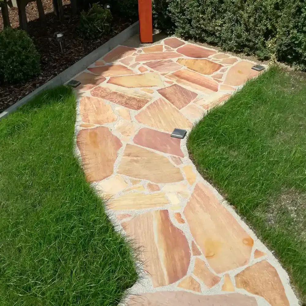 110 m² kvarcitové drcené kamenné desky Antares 2,5-4 cm za 58,50 €/m² bez nákladů na dopravu