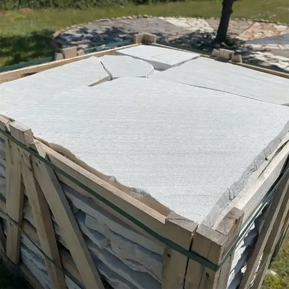 10 m² bílé kvarcitové polygonální desky Polaris 2,5-4 cm za 90,50 €/m² bez nákladů na dopravu