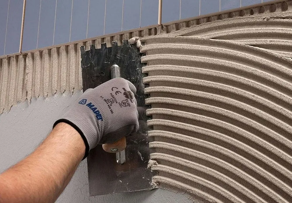 MAPEI Keraflex Extra S1 tenkovrstvé cementové lepidlo pro dlažbu obklad