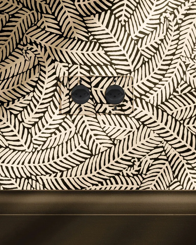 Kew Double 2x Swiss Type J Socket - Křišťálový | Black