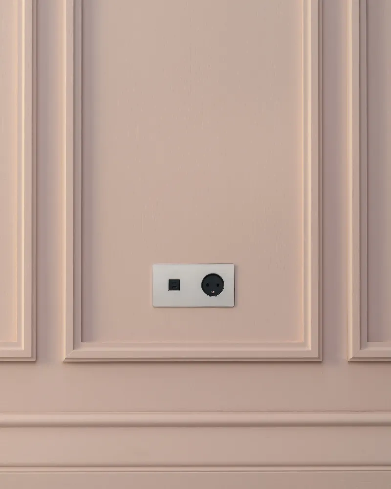 Kew Dual USB-C 30W & Danish Type K Socket - Polished Nickel | Black