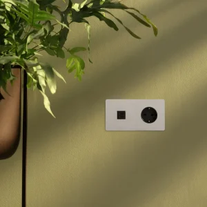Vysokorychlostní Kew Double USB TYPE-C 30W & Schuko Type F Socket - Polished Nickel | Black